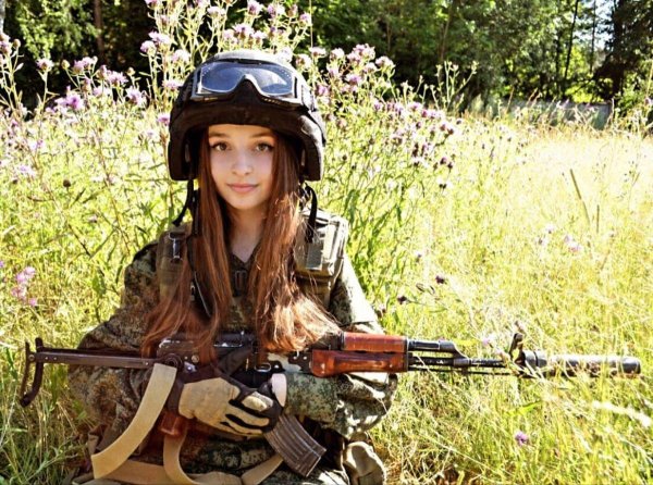 Елена делигиоз, Елена делигиоз в военной форме, Делигиоз елена