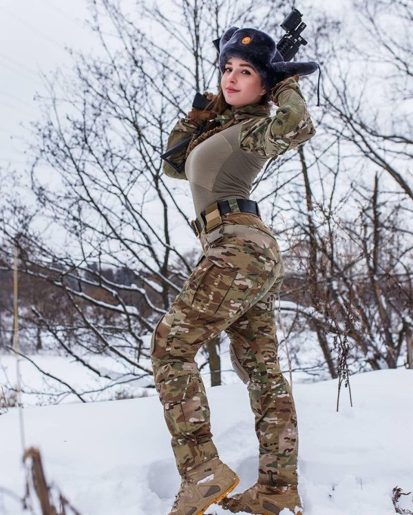 Елена делигиоз в военной форме, Елена делигиоз в военной форме хорошем качестве, Девушка в военной форме
