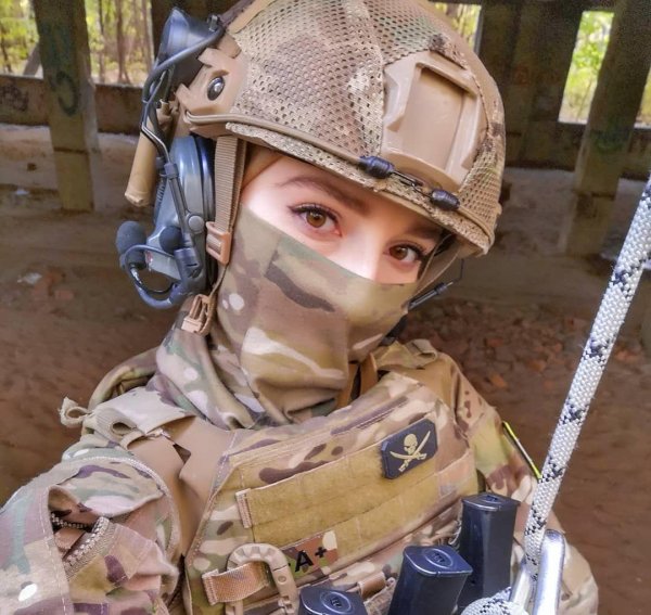 Елена делигиоз страйкбол, Девушка в военной форме, Красивые девушки военные