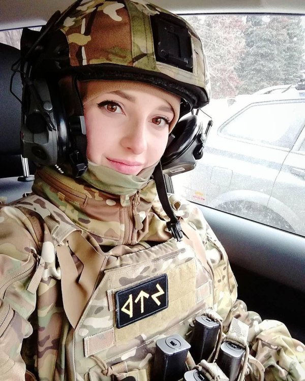 Елена делигиоз, Елена делигиоз страйкбол, Елена делигиоз в военной форме