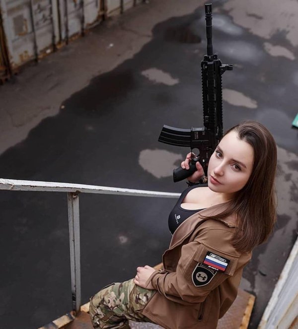 Елена делигиоз страйкбол, Елена делигиоз, Елена делигиоз в военной форме